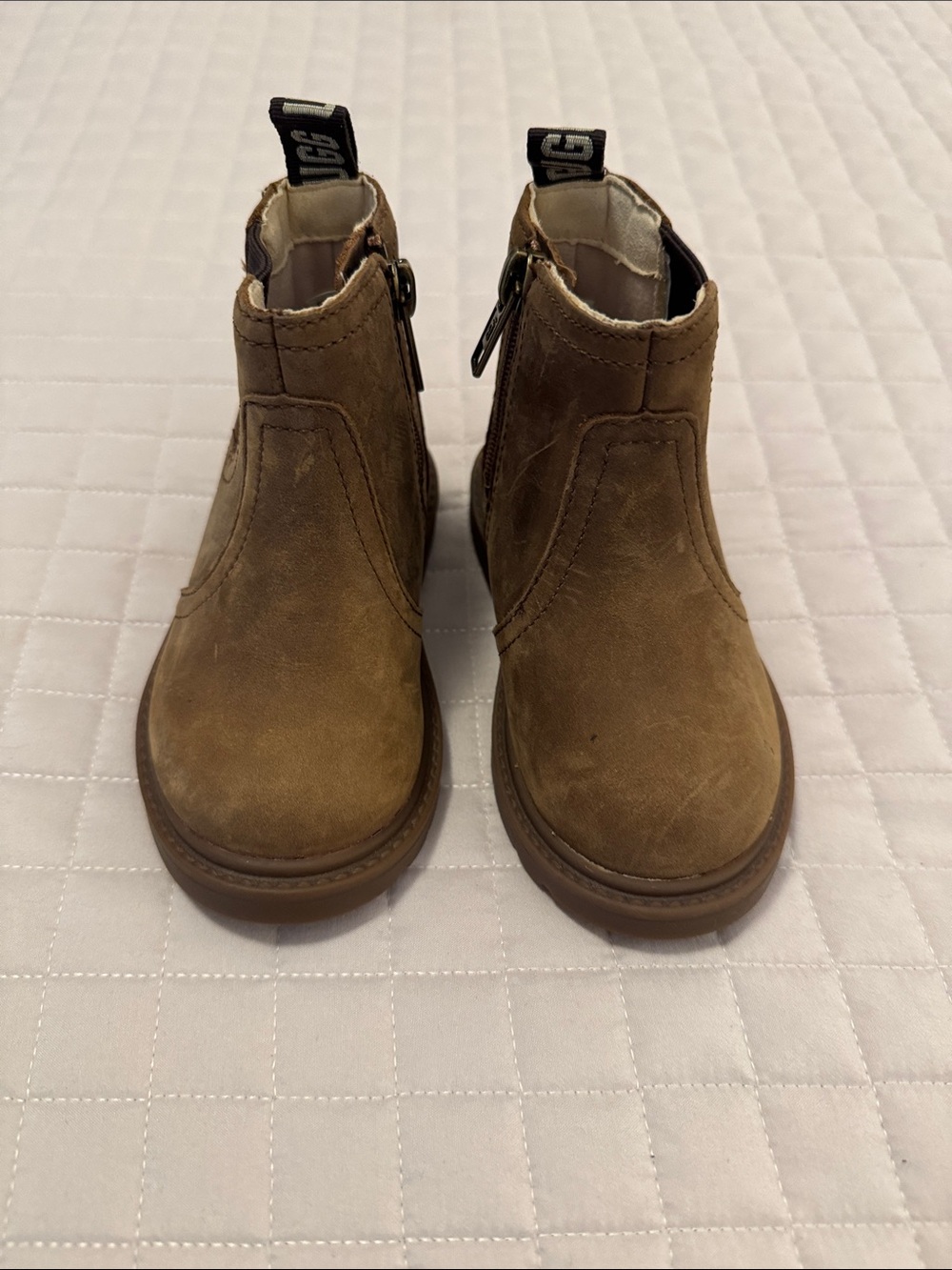 Ugg size 6 never worn nubuck brown boots leather